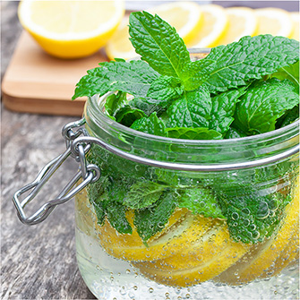 mint leaves and lemons in water